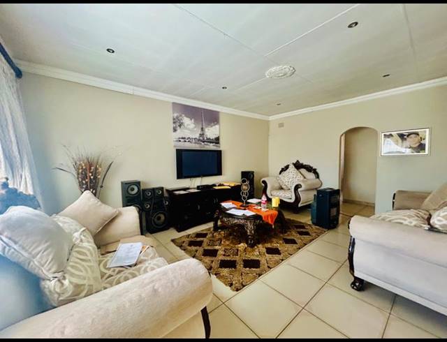 3 BEDROOM HOUSE FOR SALE IN VANDERBIJLPARK SE 6